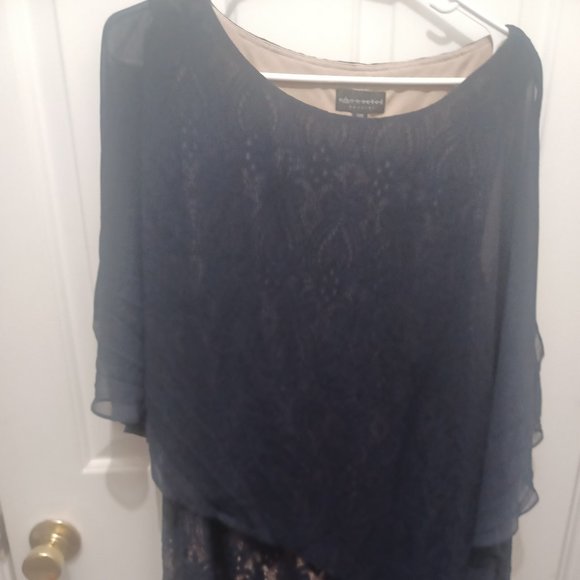 Beautiful Blue Dress - Picture 3 of 3